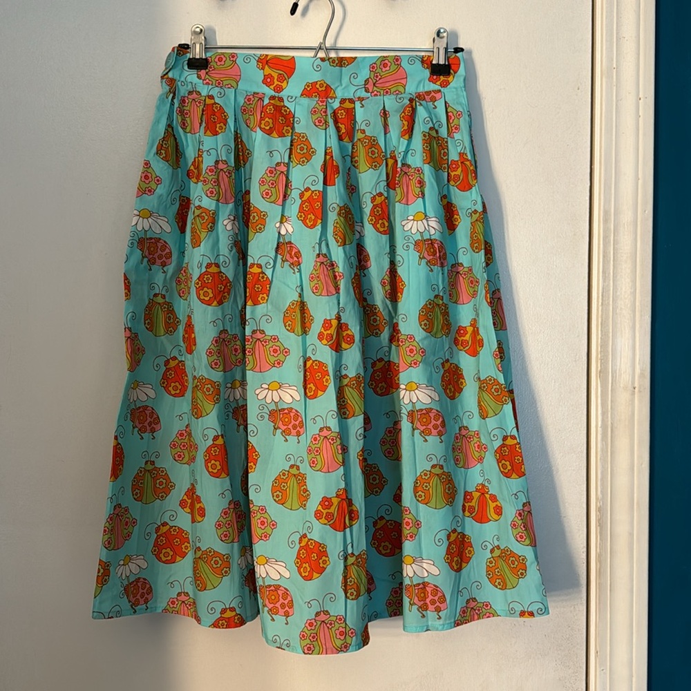 NWT ModCloth Beautiful Ladybug Skirt! Size 6 - Picture 2 of 3